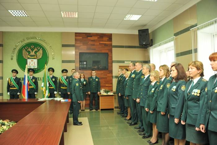 В Смоленской таможне приняли присягу и вручили награды